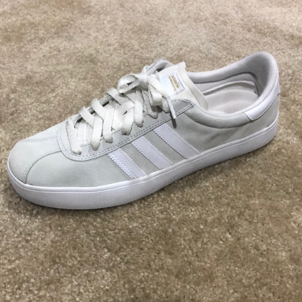 Size 10/10.5/11.5 Adidas low top cream